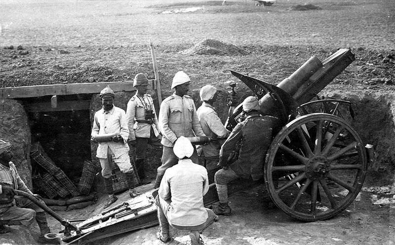 A Turkish artillery squad at Harcira, in 1917. Turkish troops with a German 105 mm light field howitzer M98/09.